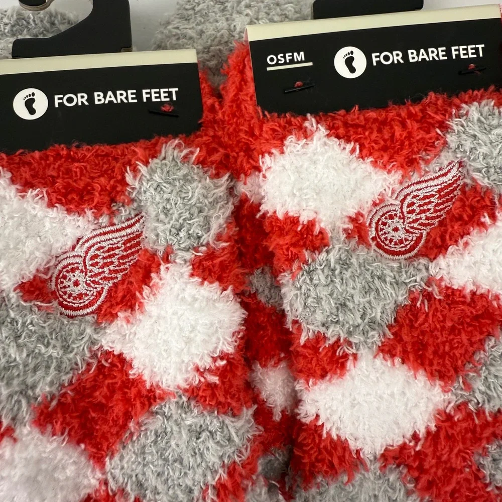 Detroit Red Wings NHL Fuzzy Socks One Size Fits Most For Bare Feet Men‎ Womens